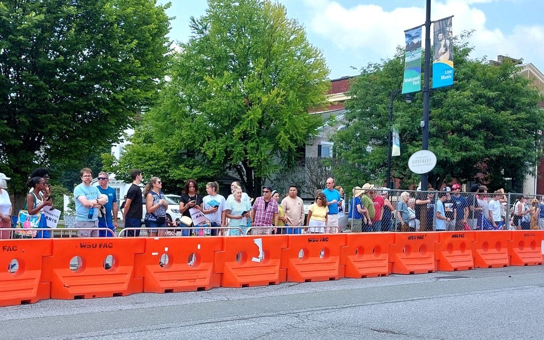 Hundreds welcome Kamala Harris to Pittsfield for fundraiser