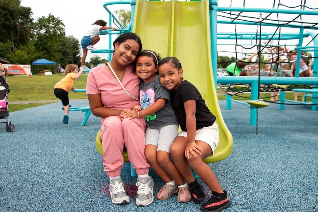 Raiza, alongside her daughter Aleah and niece, Naghellys. 