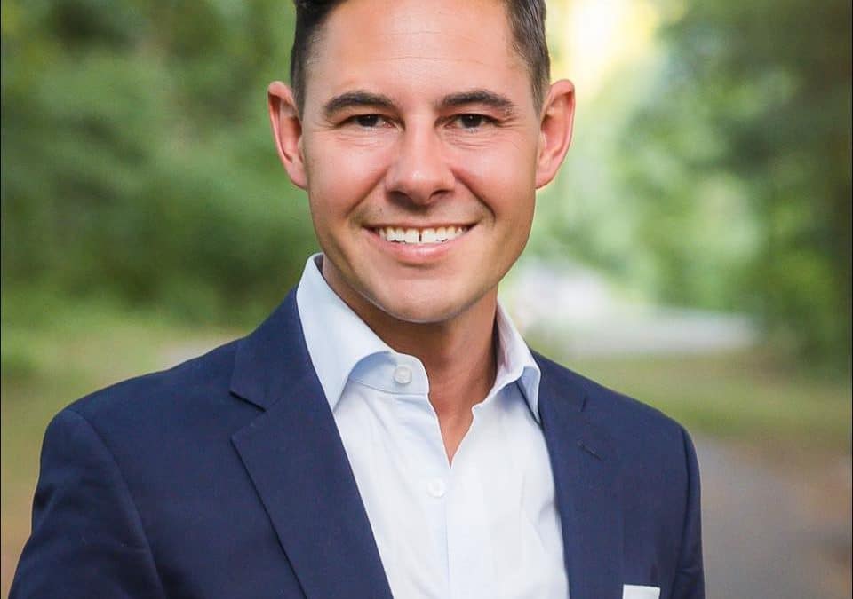 Oliveira receives award for work supporting libraries